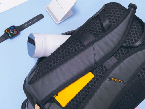 地平線8號(hào)零感背包輕體驗(yàn) 當(dāng)極簡風(fēng)格撞上level 8,三層零感體驗(yàn)打造精品背包